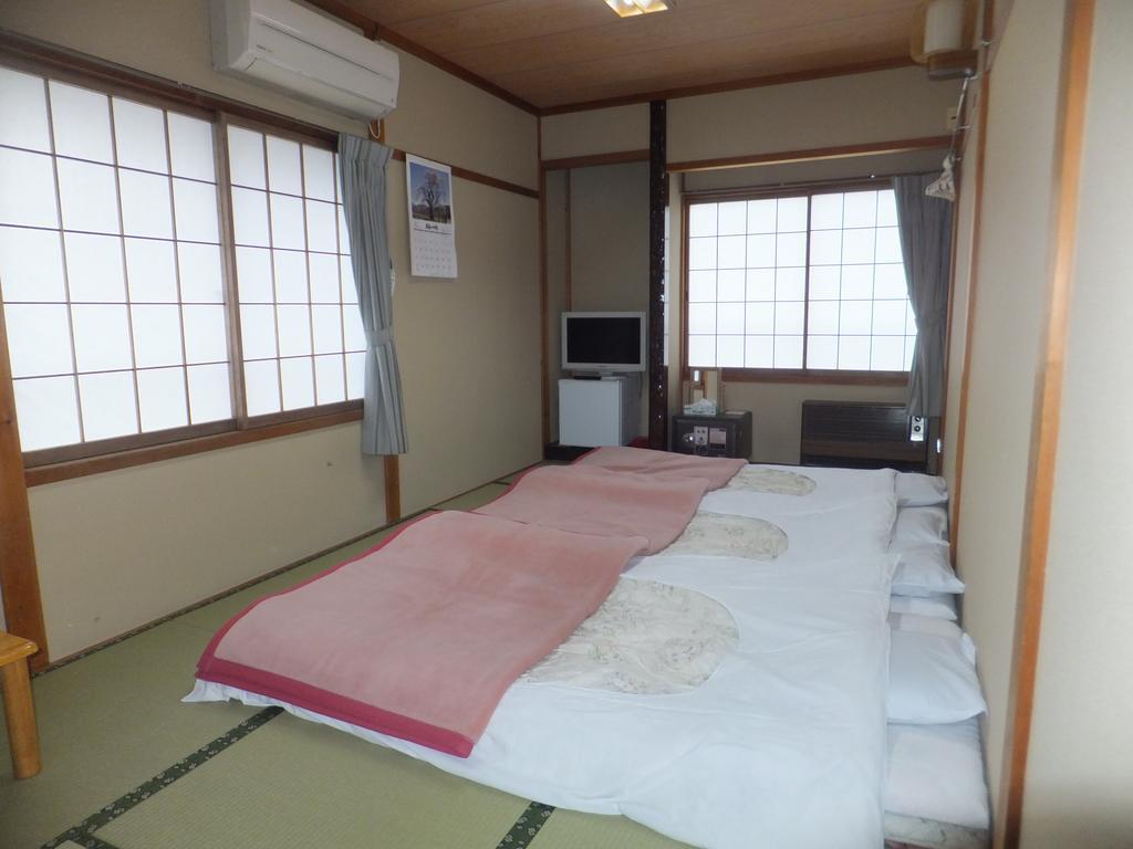 Minshuku Iwatakan Takayama  Exterior photo