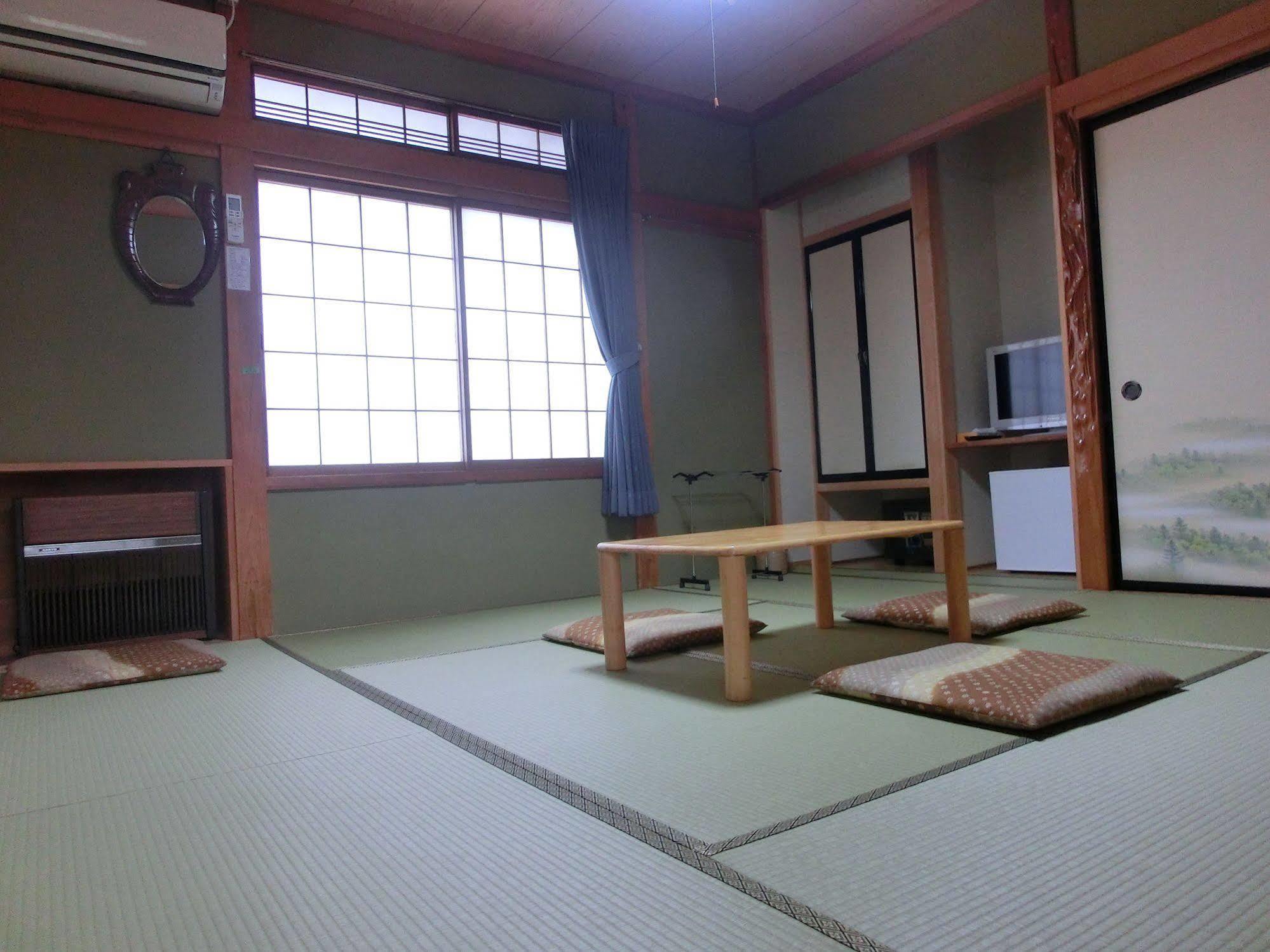 Minshuku Iwatakan Takayama  Exterior photo
